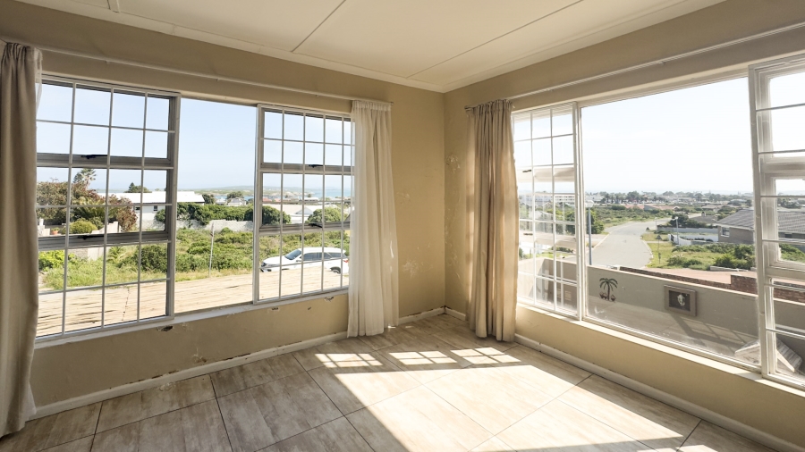 8 Bedroom Property for Sale in Middedorp Western Cape